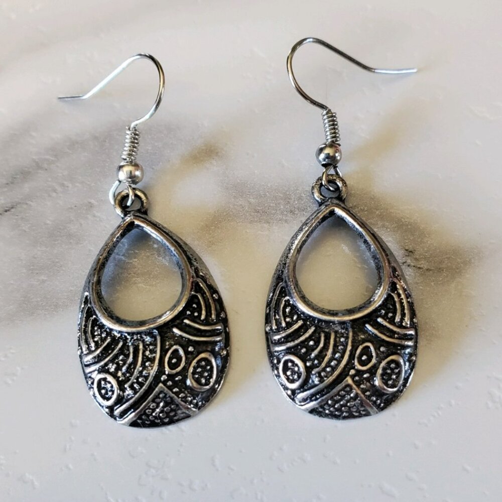 Antiqued Silver Tone Earrings 💥3 for $12💥